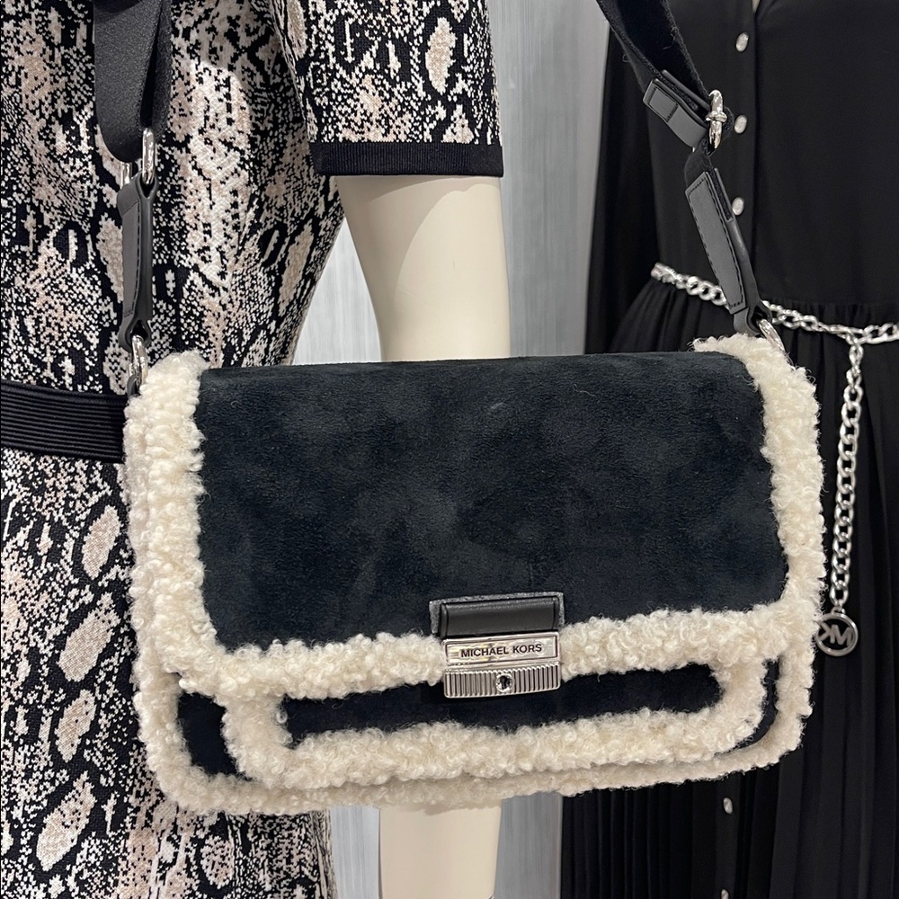 MICHAEL KORS Bradshaw Medium Suede and Faux Shearling Messenger Bag
Black
NWT - Picture 15 of 16